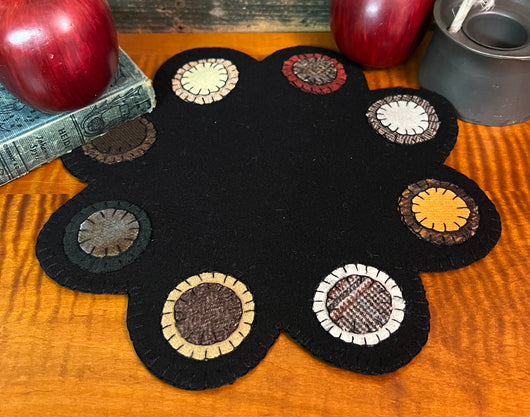 DD-233B Scalloped Wool Penny Mat