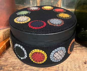 DD-157 Wool Applique Med Box with Pennies