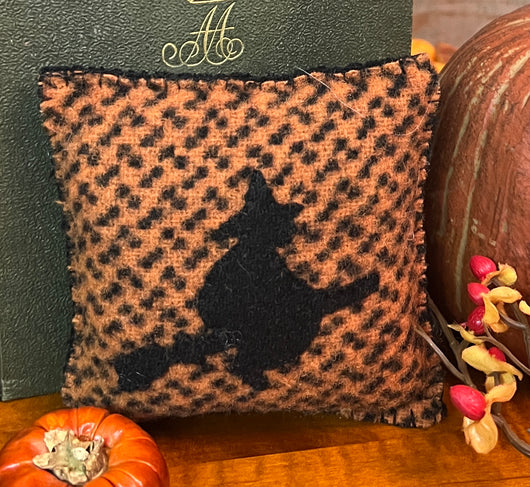 PB-416B Wool Witch Pillow Tuck