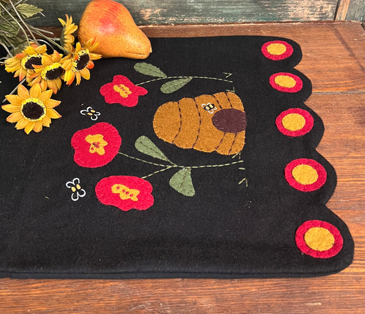 RG-R2 Beeskep & Bees Table Runner