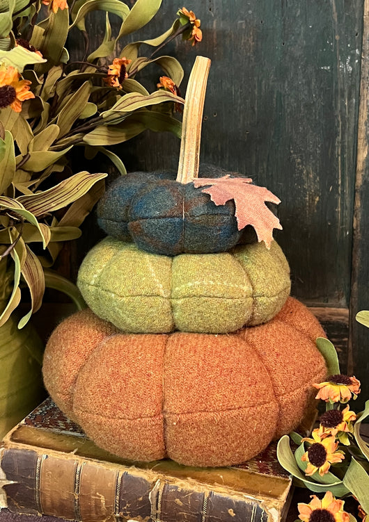 PB-410 Large Wool Stacking Pumpkins