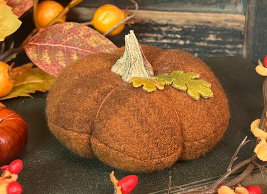 PB-415B Sm Flat Wool Pumpkin with Leaf