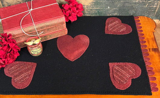 DD-141 Wool Heart Applique Mat with Tabs