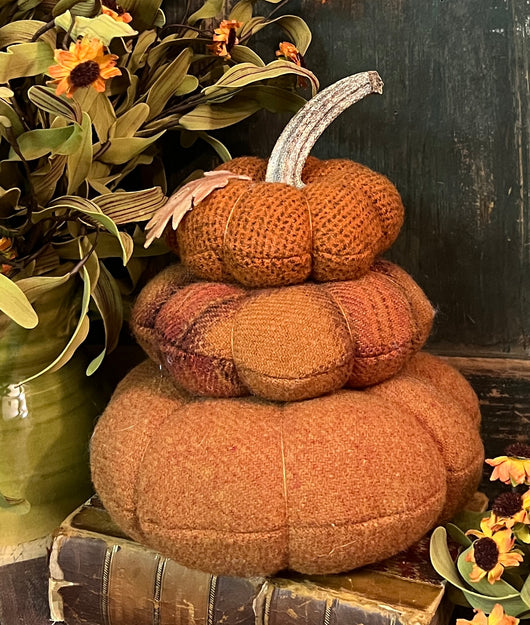 PB-411 Large Wool Stacking Pumpkins