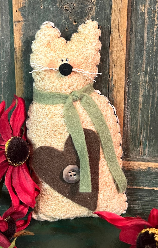 AFD-04D Felt Kitty with Brown Heart