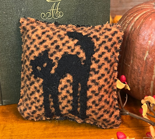 PB-416D Wool Cat Pillow Tuck
