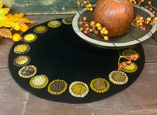 DD-261 Round Wool Penny Mat