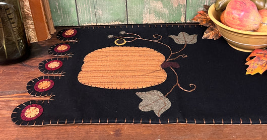 RG-R12 Pumpkin Table Runner
