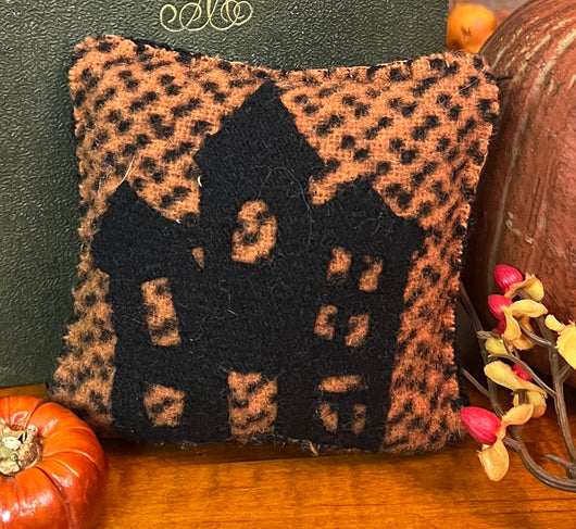 PB-416A Wool Haunted House Pillow Tuck