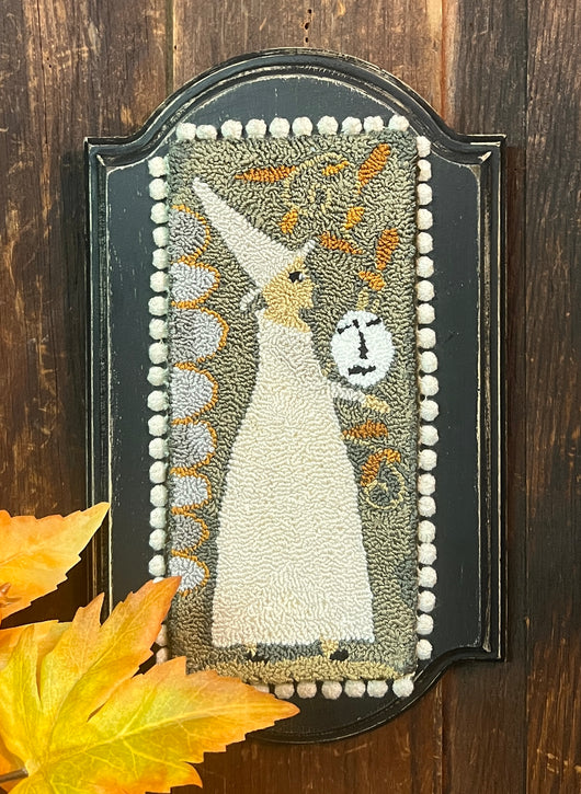 DD-258 Punch Needle Witch with Pumpkin on Wood