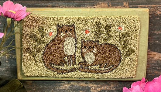 DD-240 Punch Needle 2 Kitties on Wood