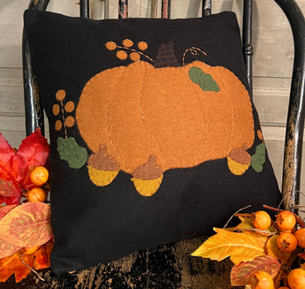 RG-P2 Pumpkin & Acorns Felt Pillow