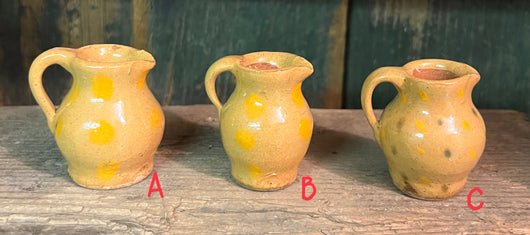 EJS-MP43 Mini Yellow Pitchers with Dots