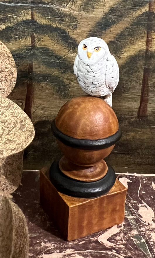 WW-377 White Owl on Light Finial
