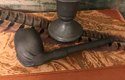 KC-1486 Clay Tavern Pipe - Hand Holding Bowl