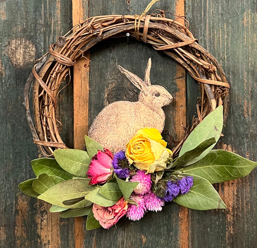 CD-SW11 Paper Bunny with Dried Flowers Wreath