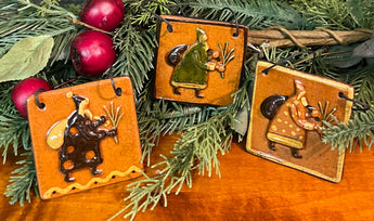 GMS-T143 Shooner Redware Santa with Branch Ornaments