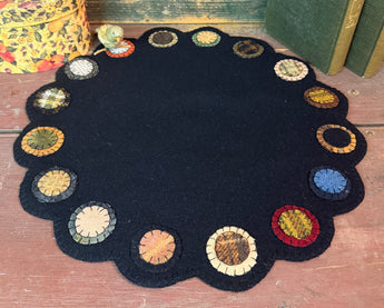 DD-284 Wool Scalloped Penny Mat