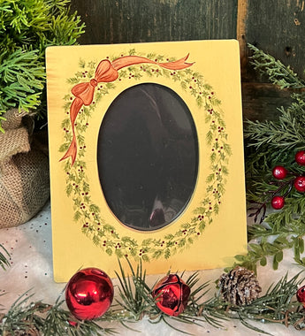 ER-2434 Holly Wreath Frame