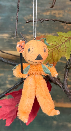 ERX-2683 Pumpkin Head Men Pipe Cleaner Ornament