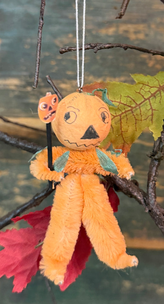 ERX-2683 Pumpkin Head Men Pipe Cleaner Ornament