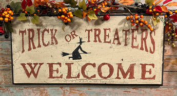 NV-742 Trick or Treaters Welcome Wood Sign