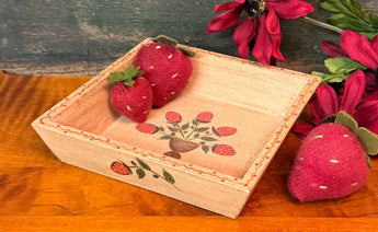 ERX-2656C Hand-painted Sm Basket of Strawberries Tray