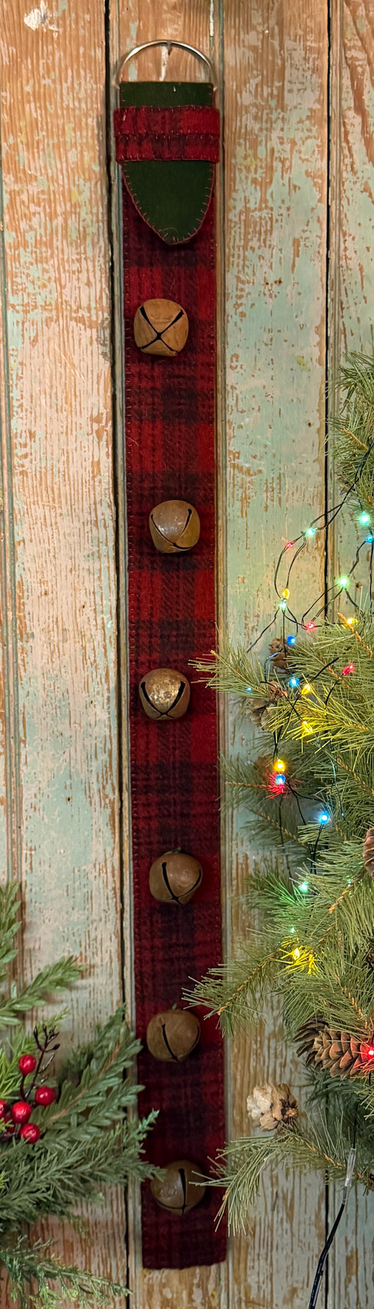 PB-748 Wool Wall Hanging with Rusty Sleigh Bells