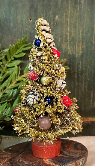 ER-2440 Small Vintage Tree with Antique Oranaments
