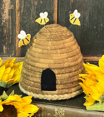 PB-337 Wool Beeskep Pinkeep with Bee Pins