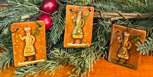 GMS-T139 Shooner Redware Santa with Tree Ornaments