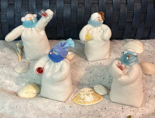 FA-921 Med Fabric Beach Snowfolk with Wine Glass