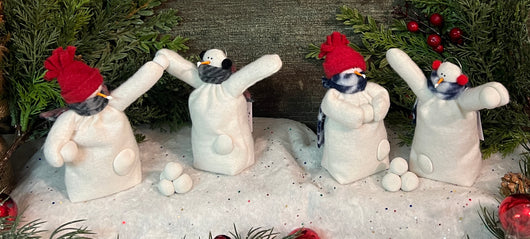 FA-2113 Med Fabric Snowfolk Couple Snowball Fight