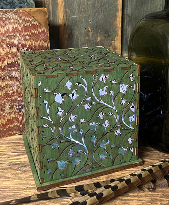 MA-GV Wood Luminary with Lights - Green Vines