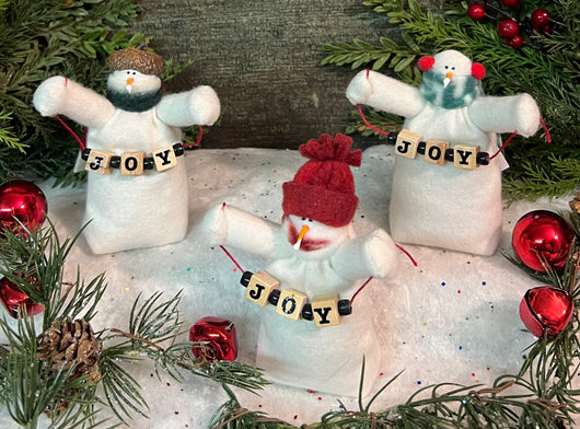 FA-3050 Med Fabric Snowfolk with JOY Block Garland