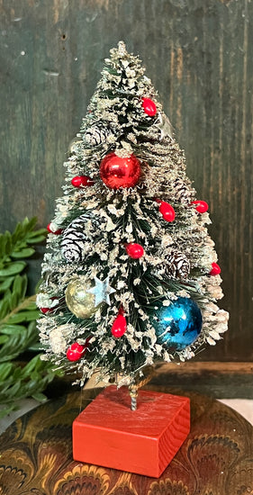 ER-2442A Med Vintage Tree with Antique Ornaments