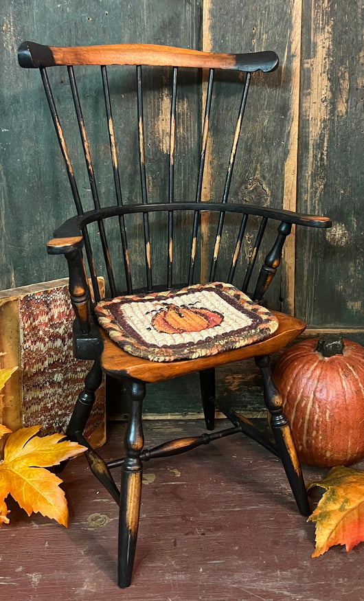 NV-972 Mini Windsor Chair with Pumpkin Pad