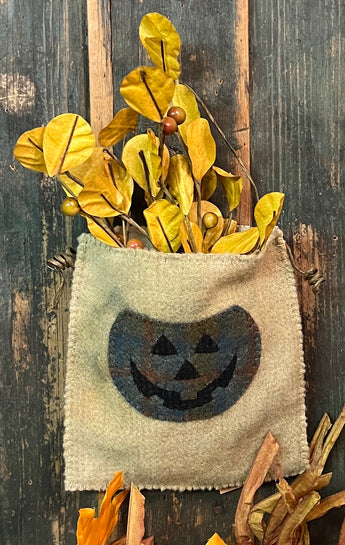 PB-384 Wool Hanging Pouch with Pumpkin Applique