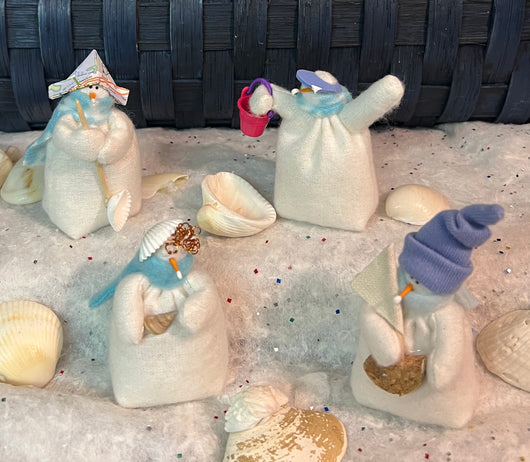 FA-905 Little Fabric Beach Snowfolk