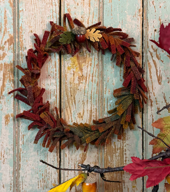 PB-689 Hand-made Small Wool Autumn Wreath with Acorn