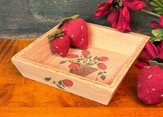 ERX-2656D Hand-painted Jg Basket of Strawberries Tray