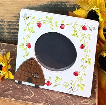 ER-2619 Hand-painted Beeskep, Bees & Clover Frame