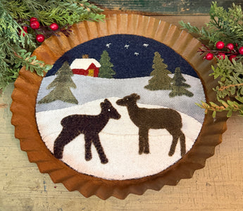 PB-735 Wool Deer Winter Scene in Rusty Tin