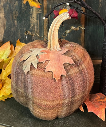 PB-371 Med Wool Pumpkin with Leaves