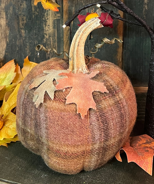 PB-371 Med Wool Pumpkin with Leaves