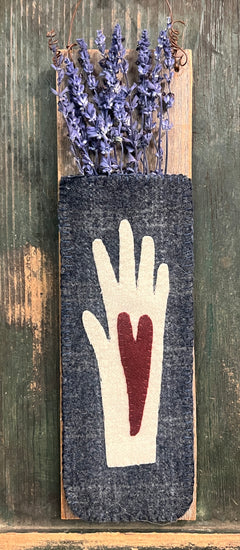 DD-165 Wood Wall Hanging with Wool Heart in Hand