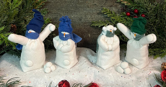 FA-2113 Med Fabric Snowfolk Couple Snowball Fight