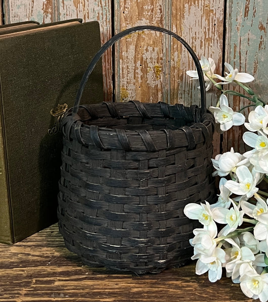 BG-B619 Black Round Handled Basket