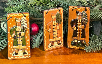 GMS-T153 Shooner Redware Santa with Tree Ornaments