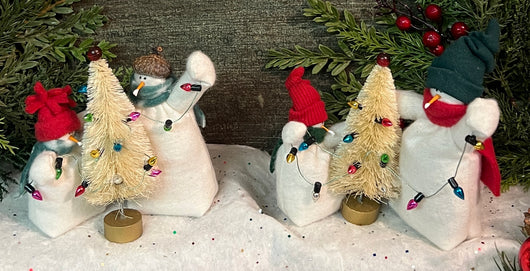 FA-2104 Med Fabric Snowfolk Couple Trimming the Tree